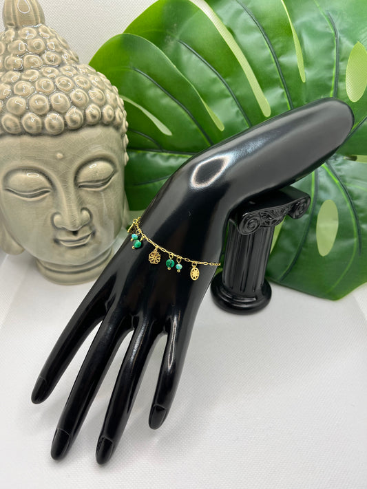 Bracelets Femme Fantaisie Acier Inoxydable doré avec Ces Pendentif et ses Perles de couleur vertes