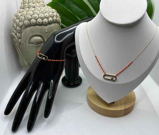 Ensemble Bijoux - Collier ras de cou chaine fine et petites perles orange et Bracelet * Pendentif Agrafe et son brillant *