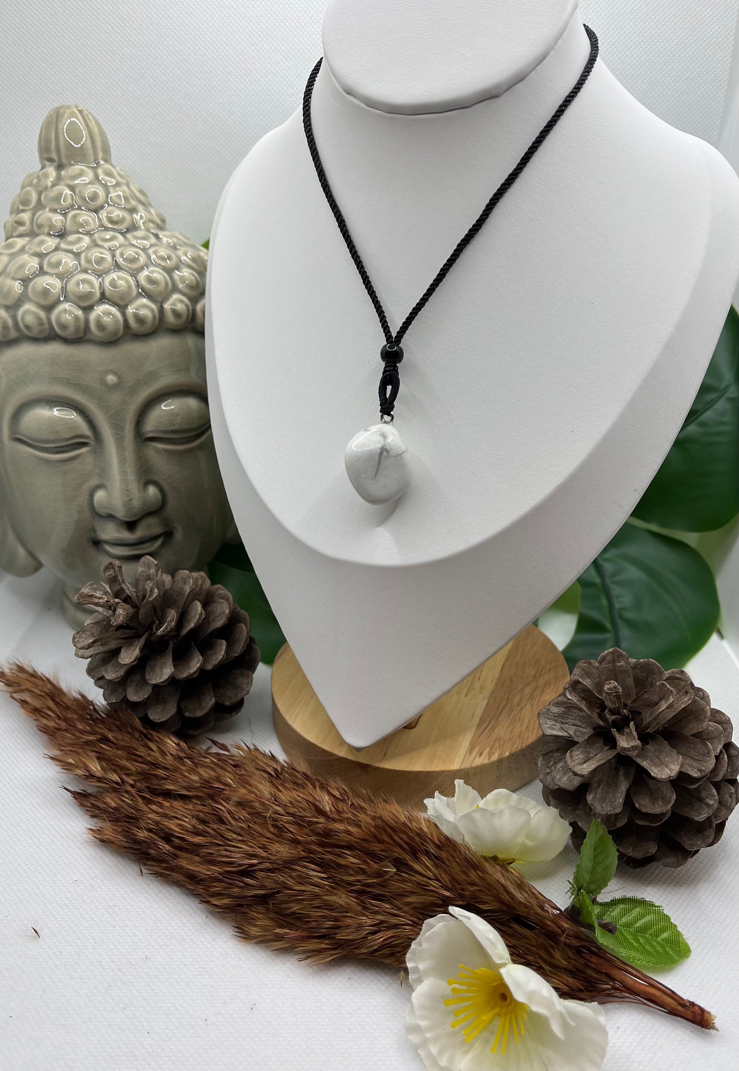 Collier sur cordon noir réglable - Pendentif en pierre Naturelle Howlite