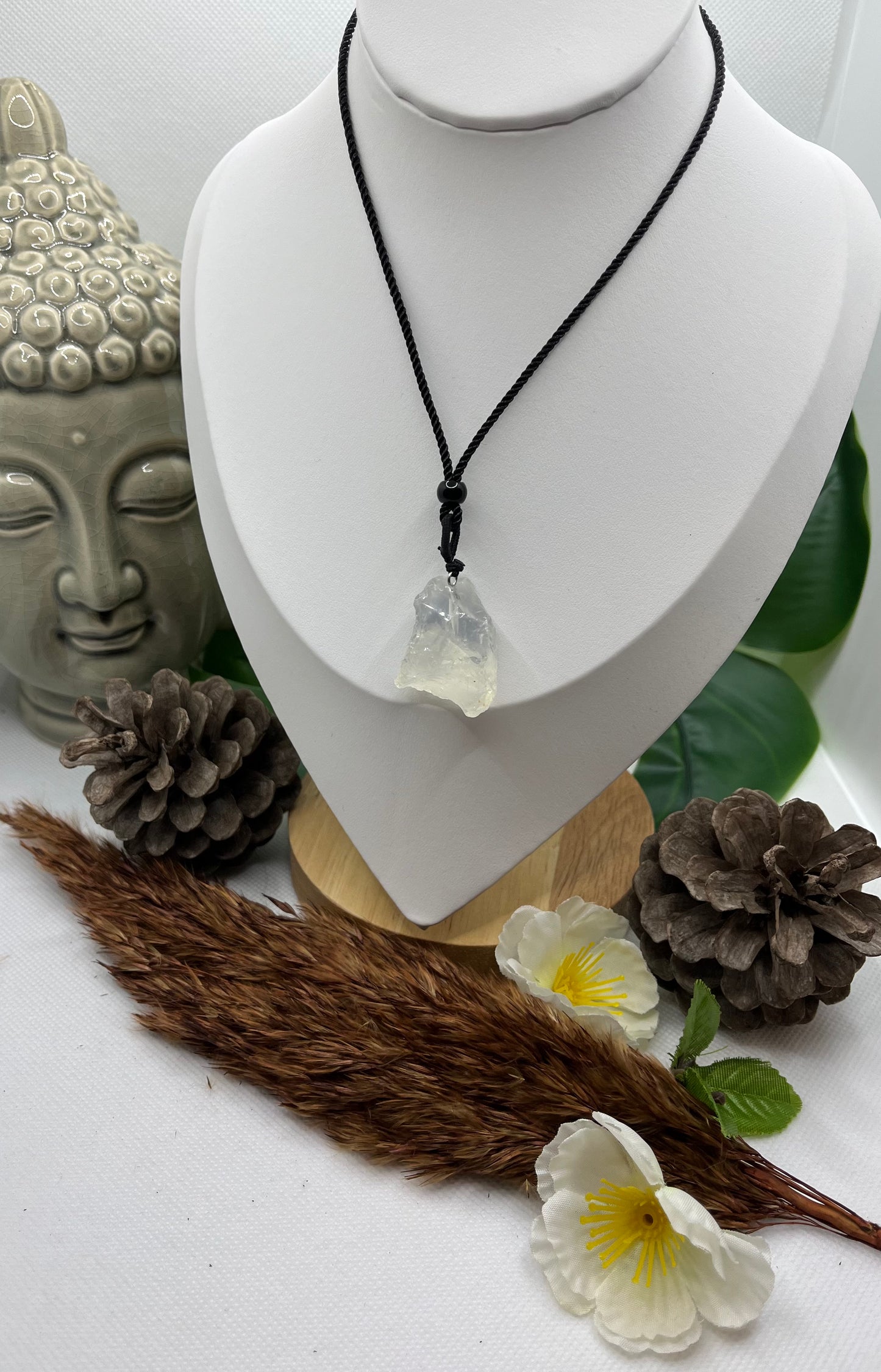Collier sur Cordon Noir réglable - Pendentif en Pierre Naturelle brute Cristal de Roche