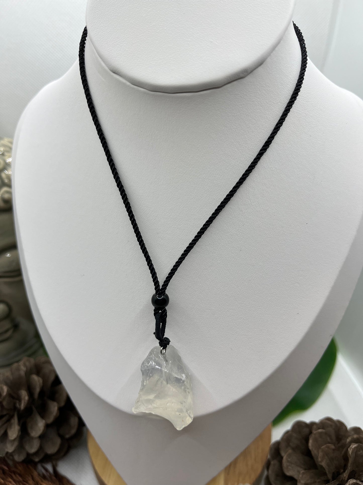 Collier sur Cordon Noir réglable - Pendentif en Pierre Naturelle brute Cristal de Roche