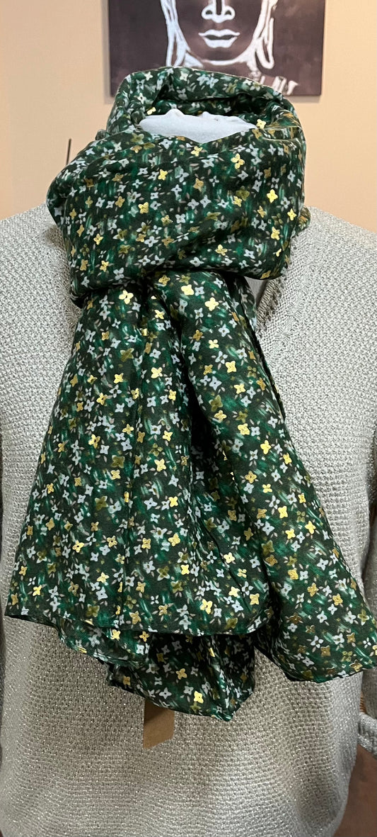 Foulard Femme Doux et Chic avec ses nuances de couleurs vertes