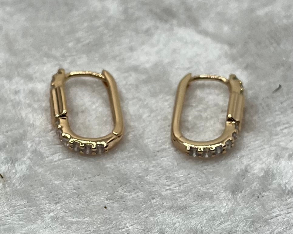 Boucles d'oreilles créoles style agrafe ornés de strass - Acier inoxydable doré