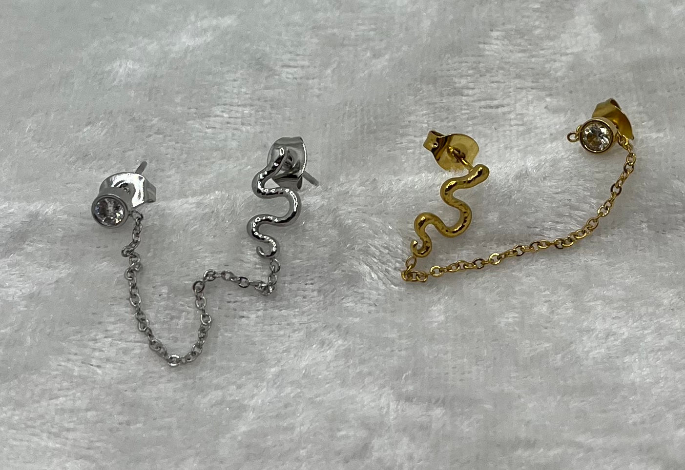 Boucles d'oreille à deux trous strass brillant et sepent - Doré ou en Argenté
