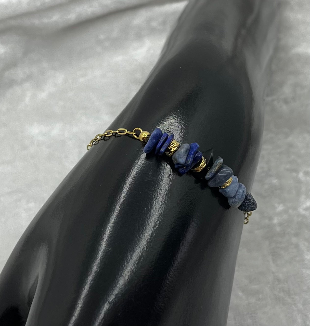 Bracelet Chaine fine Femme Orné de Pierres Naturelles Lapis Lazuli - Acier inoxydable doré
