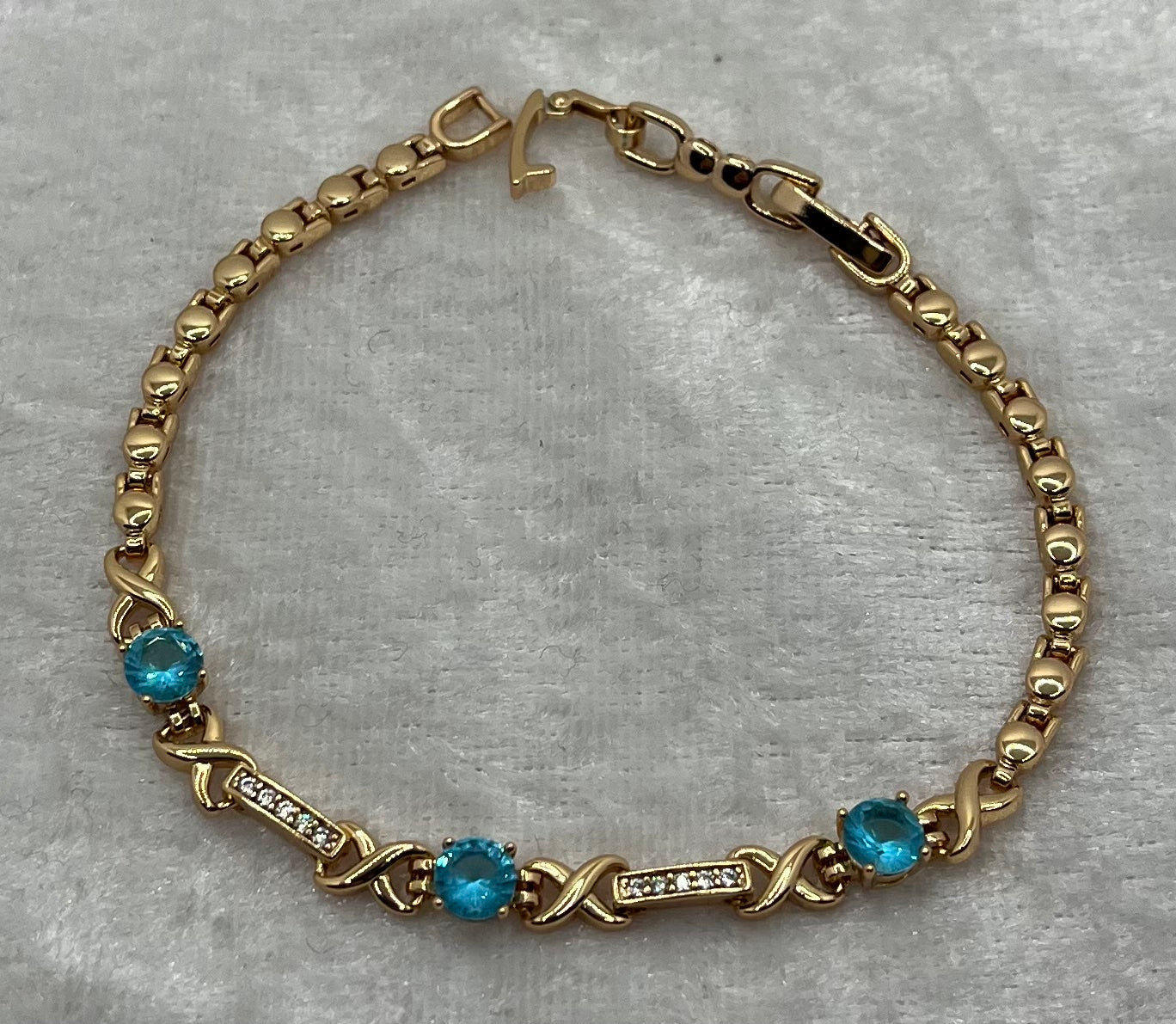 Bracelet Chic Femme avec ces strass de couleur brillant - Acier Inoxydable Doré