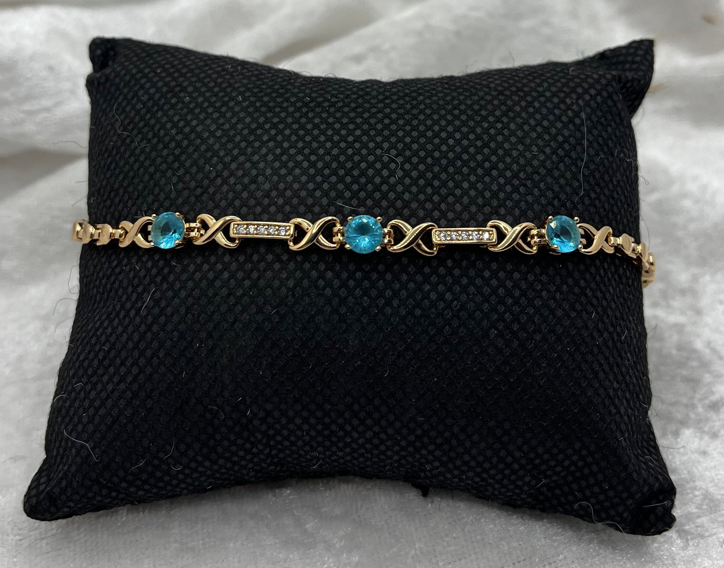 Bracelet Chic Femme avec ces strass de couleur brillant - Acier Inoxydable Doré