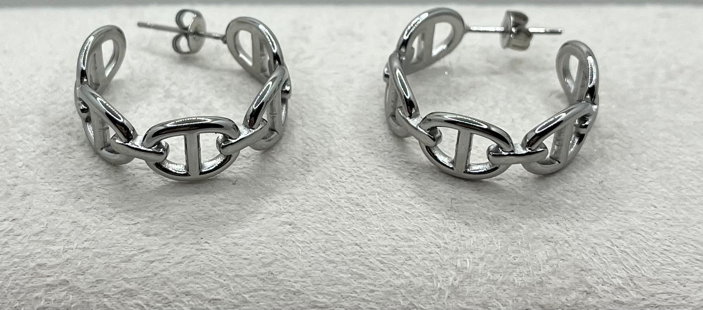 Boucles d'oreilles Anneau style agrafe  très chic et mode - Doré ou en Argznté