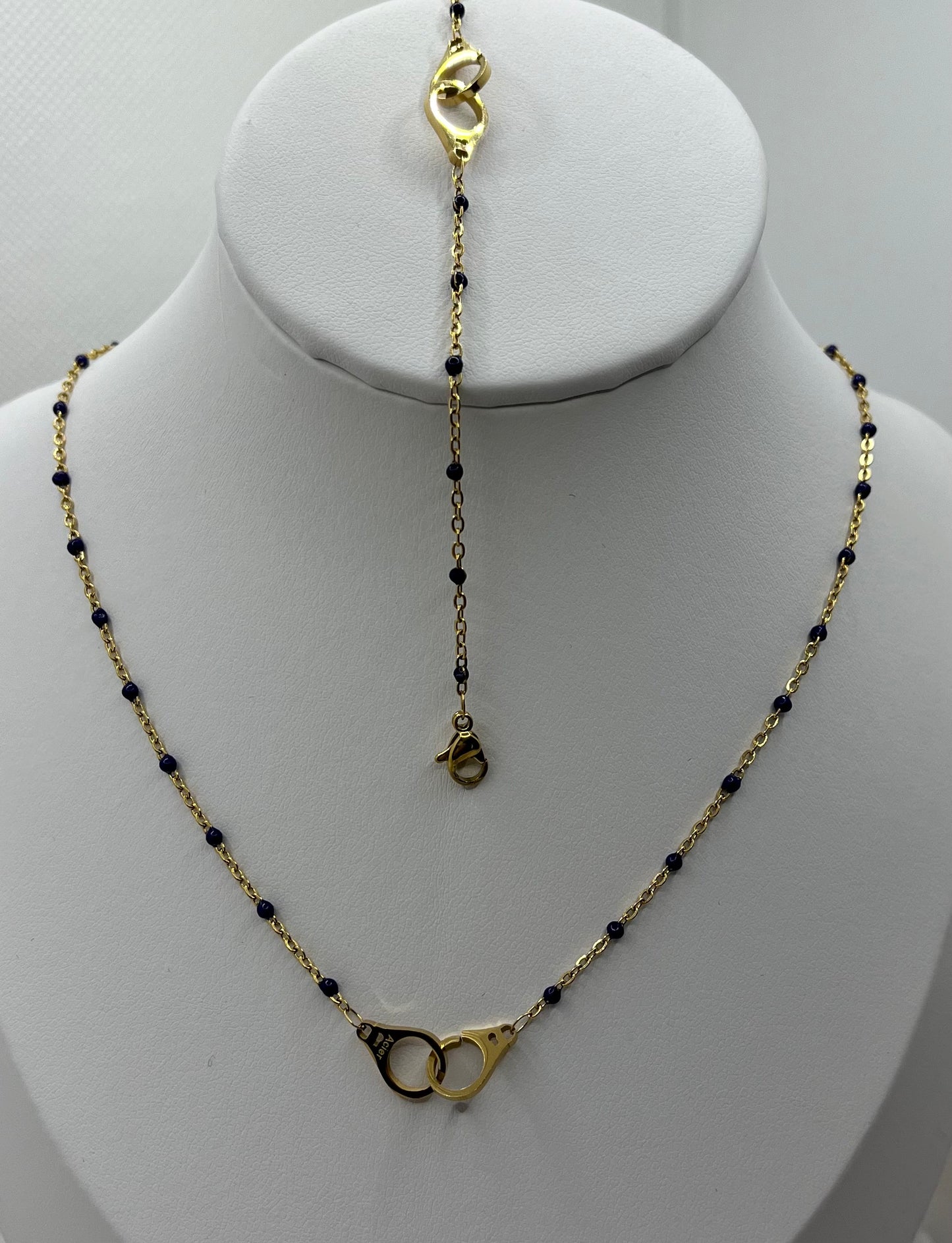 Ensemble Bijoux Femme Collier + Bracelet Chaine fine orné de petites perles bleu et d'un pendentif menotte - Acier inoxydable - Doré