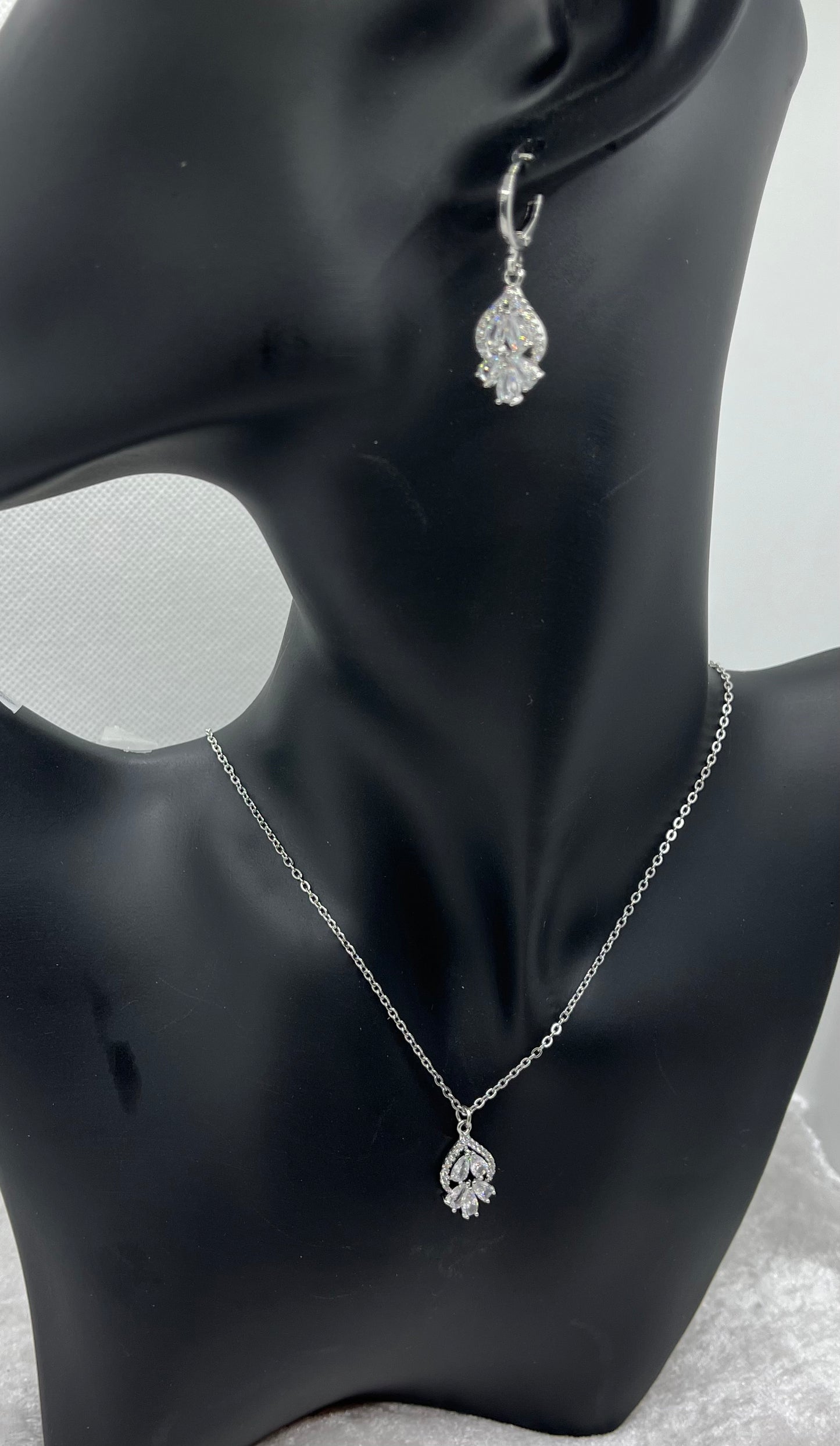 Ensemble bijoux Femme Collier chaine fine + Boucle d'oreille Pendentif Brillant - Acier inoxydable Argenté