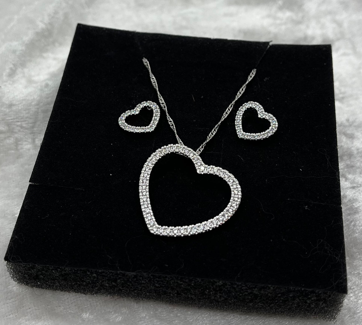 Ensemble Bijoux Femme - Collier chaine fine + Boucles d'oreilles Pendentif Coeur orné de strass brillant - Acier Inoxydable Argenté