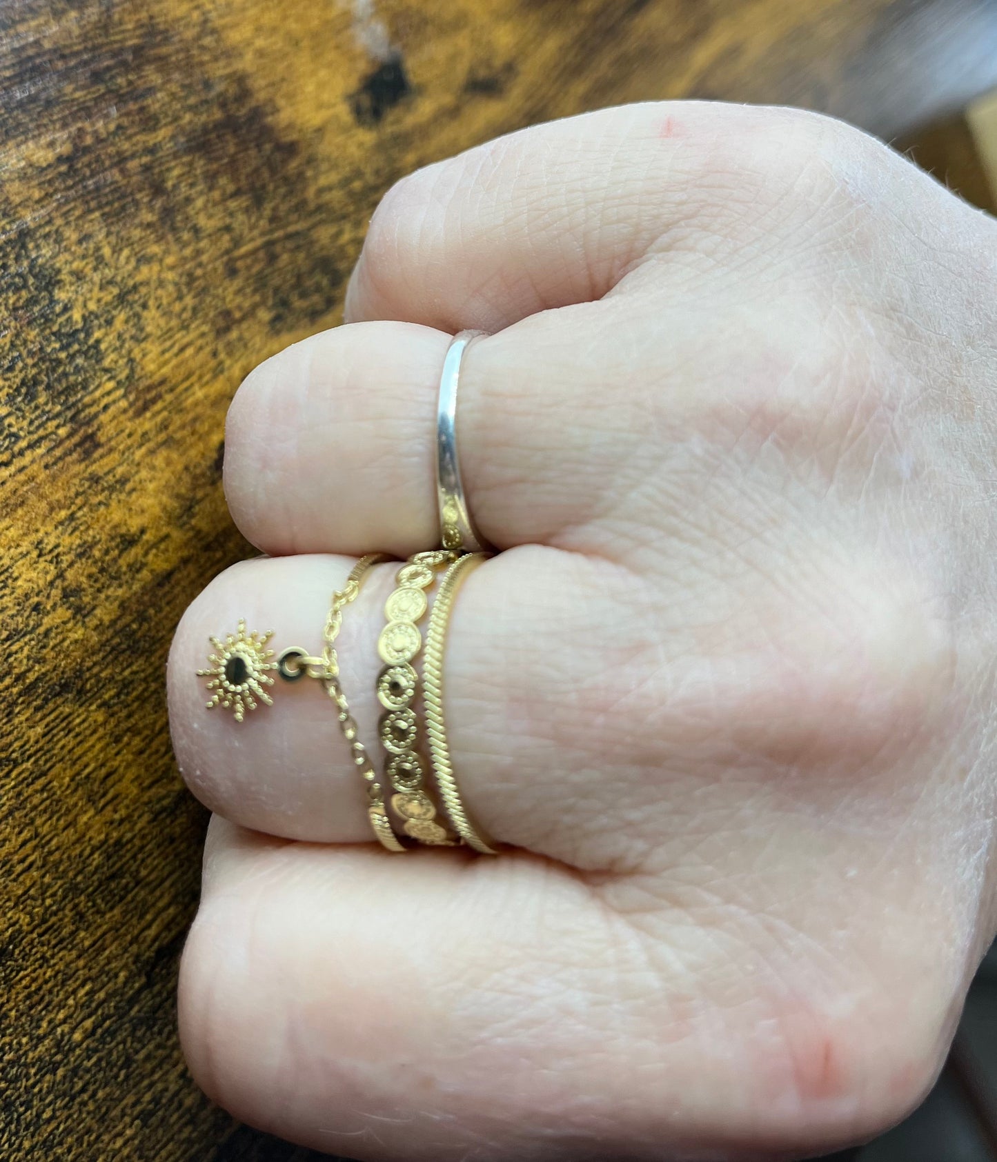 Bague en Acier inoxydable ajustable une chaine orné d'un pendentif soleil - Doré