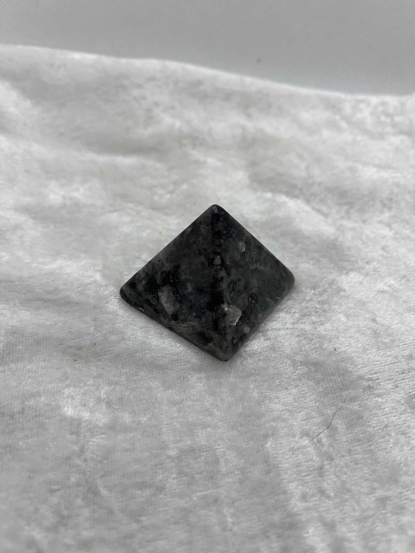 Pyramide en Granite noir