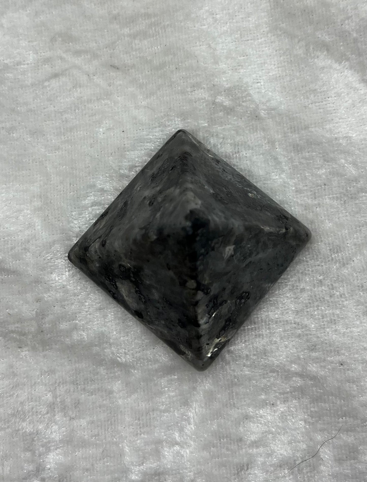 Pyramide en Granite noir