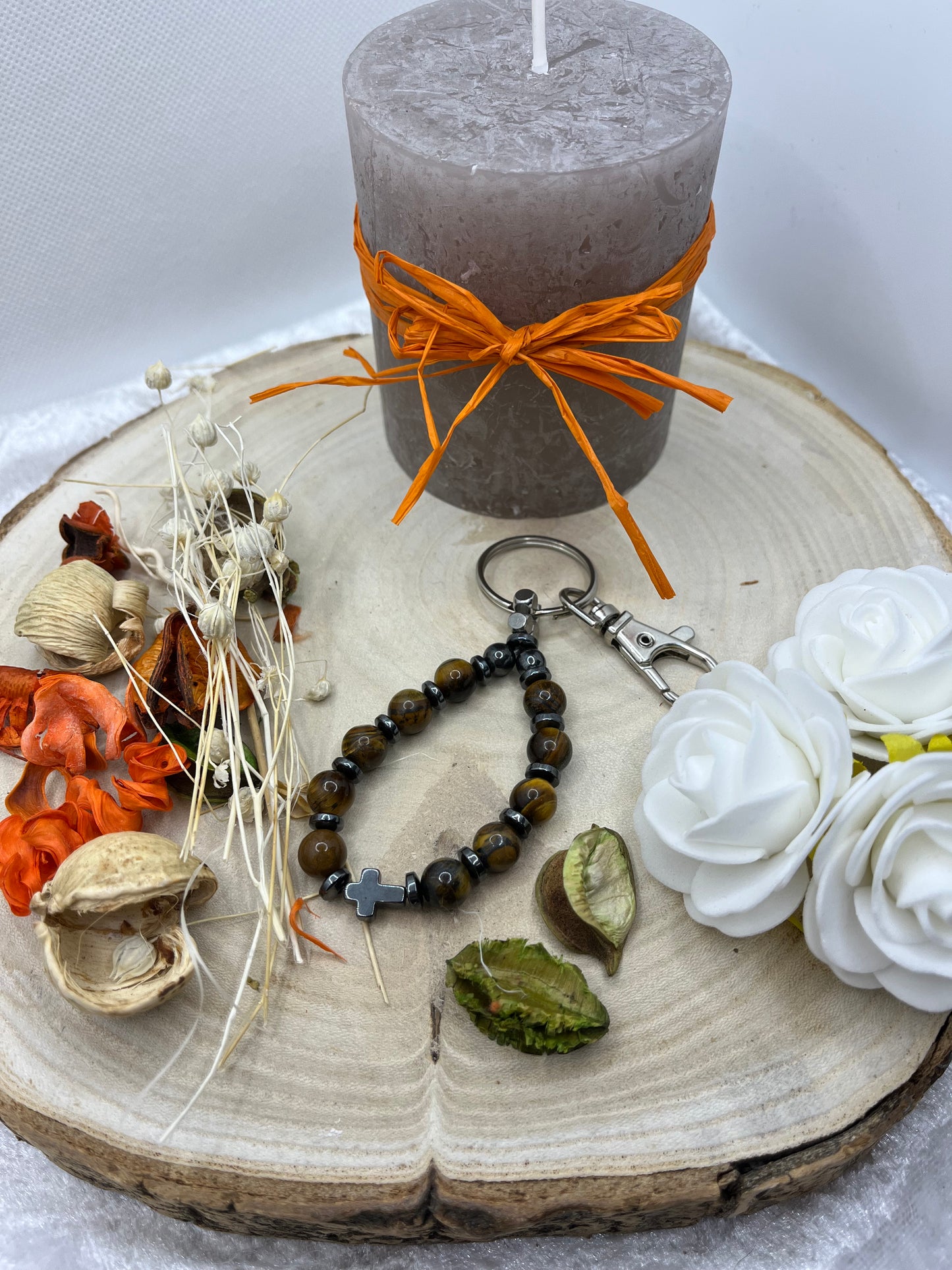 Porte Clés - Oeil de tigre Orné d'une croix en hématite -  Fait main