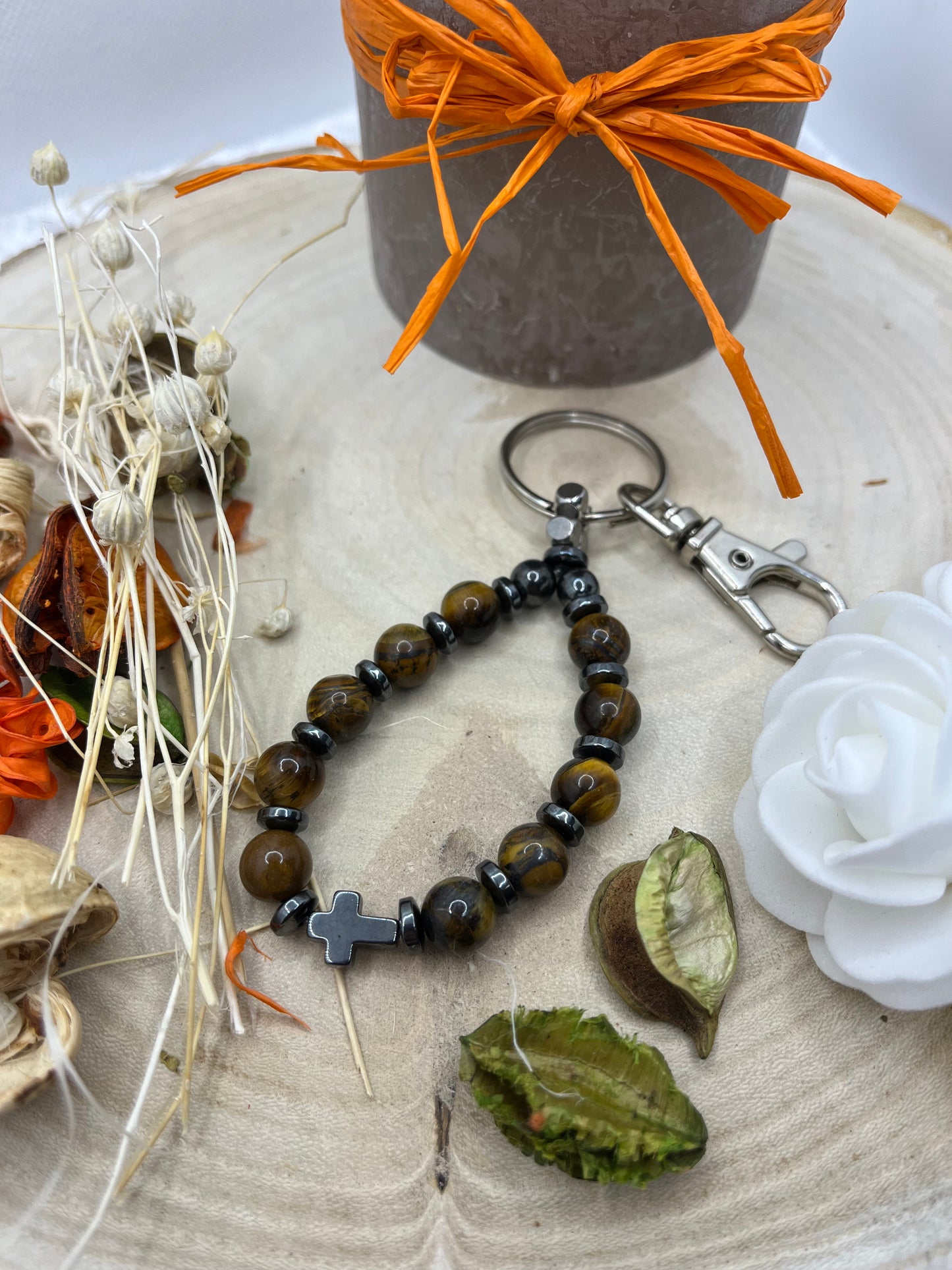 Porte Clés - Oeil de tigre Orné d'une croix en hématite -  Fait main