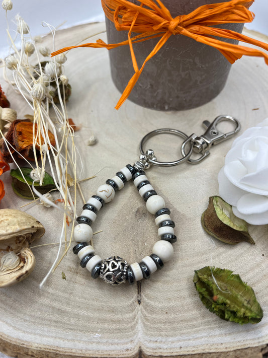 Porte Clés Howlite et Hématite - Fait Main