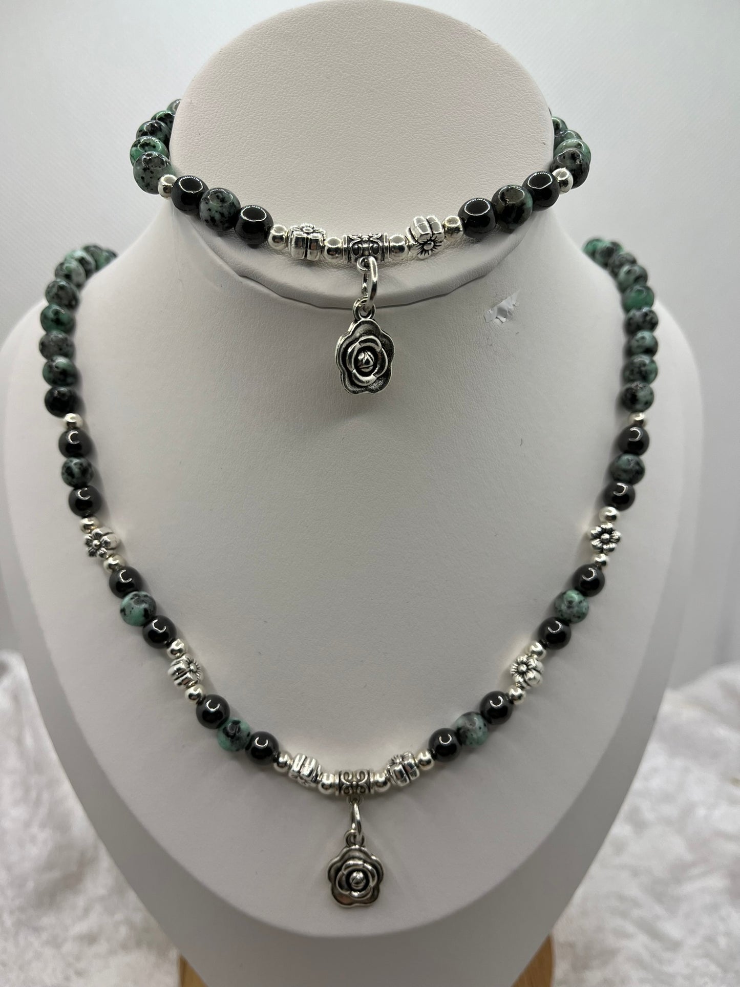 Ensemble Collier + Bracelet en Pierres Naturelles Turquoise Afrique - Orné d'un pendentif Fleur - Fait Main