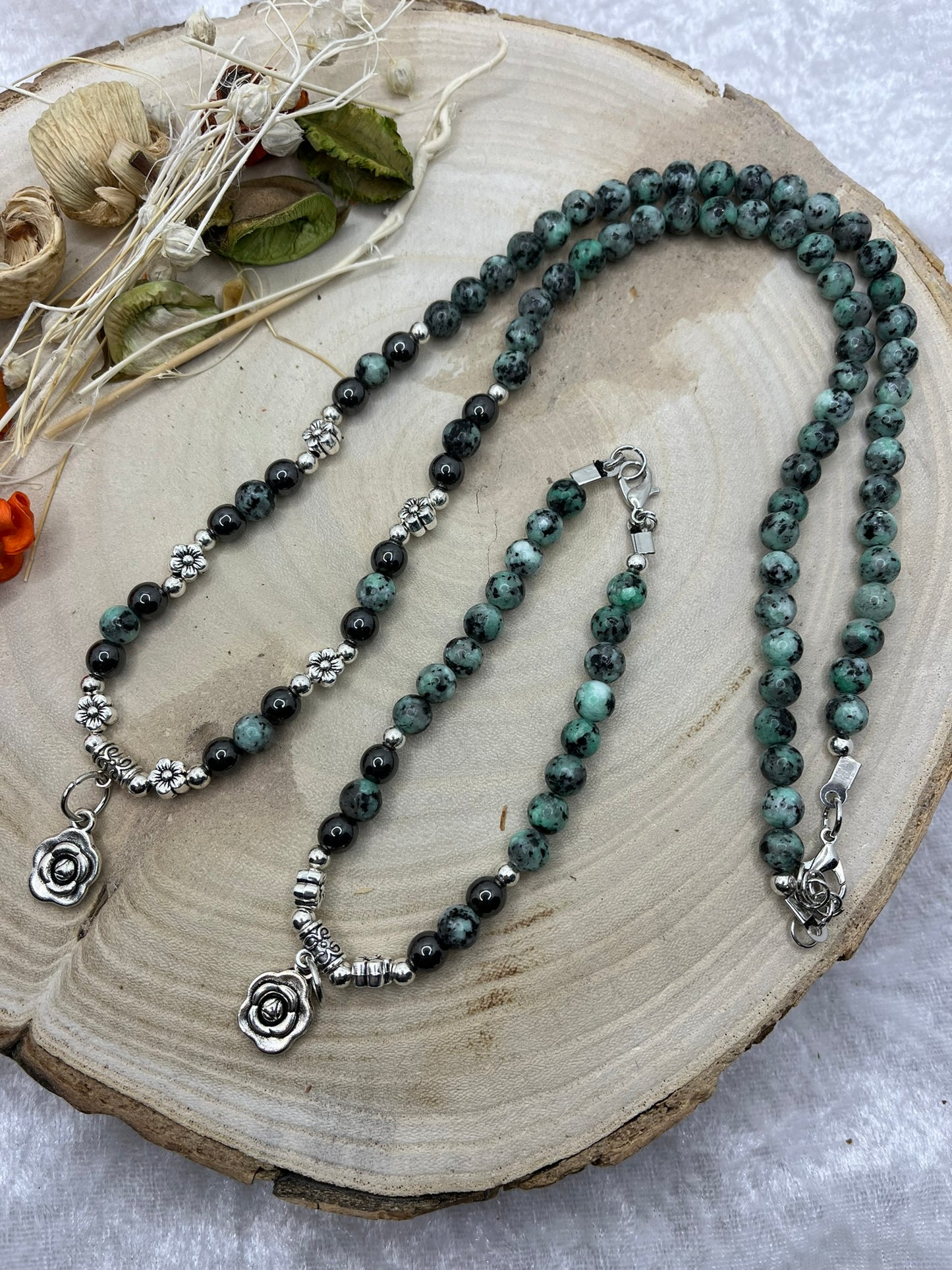 Ensemble Collier + Bracelet en Pierres Naturelles Turquoise Afrique - Orné d'un pendentif Fleur - Fait Main