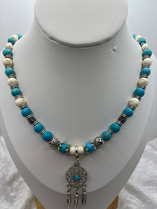 Collier en Pierre Naturelle Howlite et Turquoise Orné d'un pendentif chic - Fait main