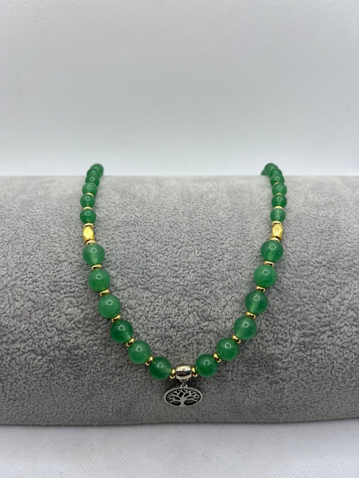 Collier en Pierre Naturelle Aventurine Orné de Perles fantaisie Doré et un Pendentif Arbre de vie Argenté- Fait Main