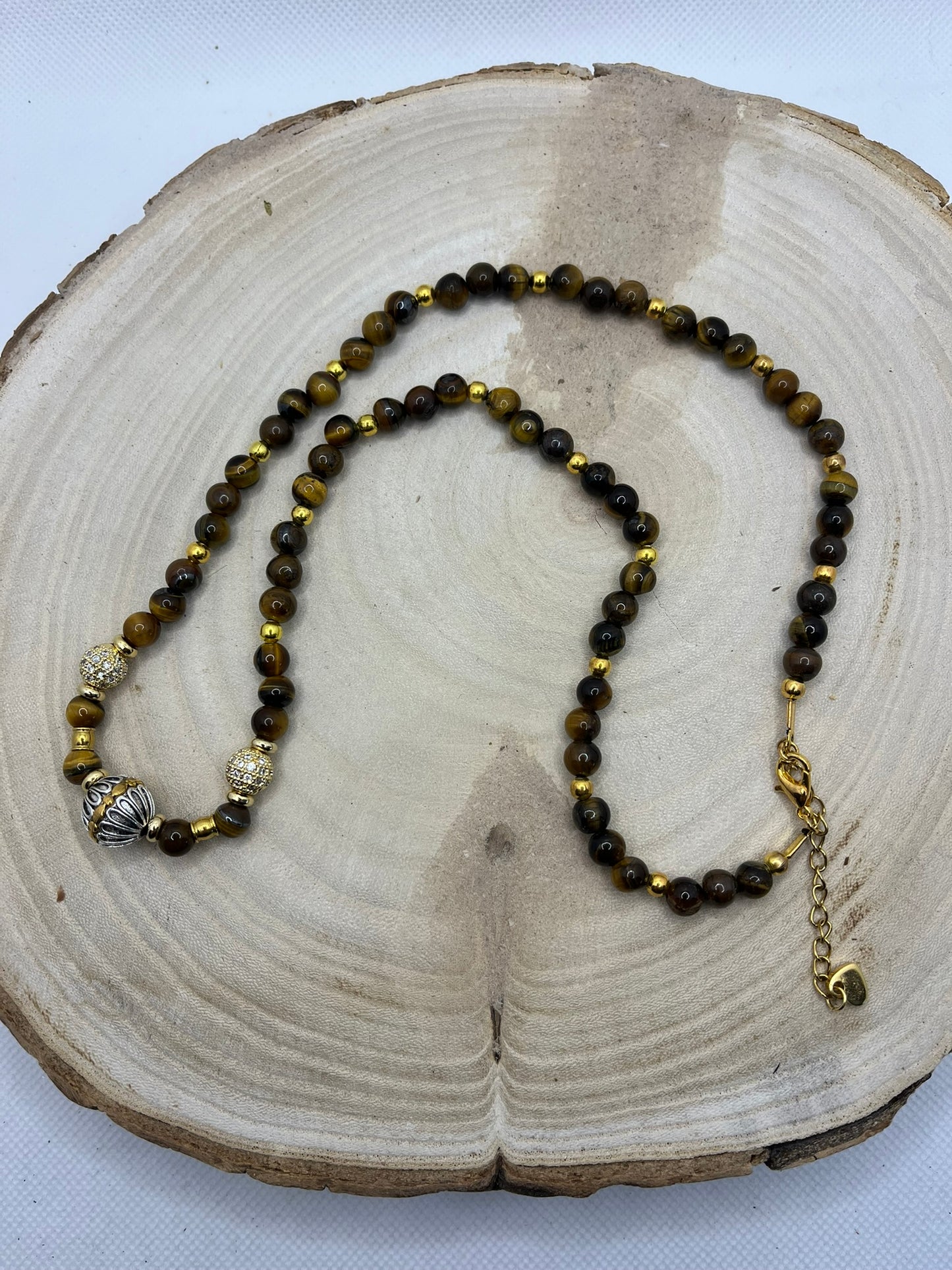 Collier en Pierre Naturelle Oeil de Tigre Ornés de perles fantaisies en acier inoxydables doré - Fait main