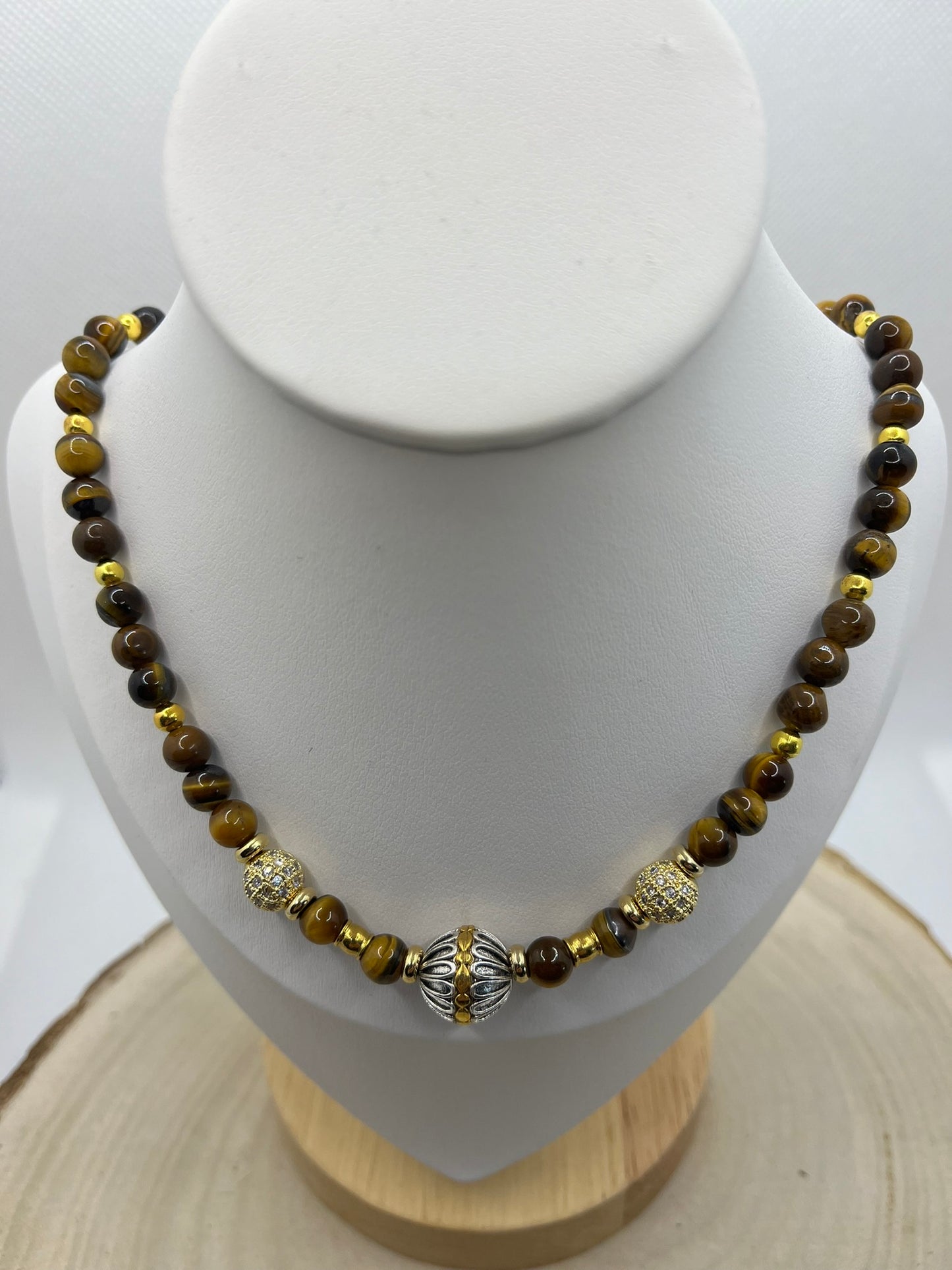 Collier en Pierre Naturelle Oeil de Tigre Ornés de perles fantaisies en acier inoxydables doré - Fait main