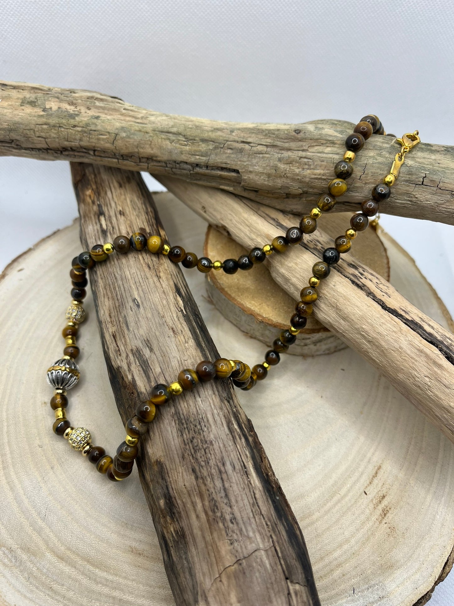 Collier en Pierre Naturelle Oeil de Tigre Ornés de perles fantaisies en acier inoxydables doré - Fait main