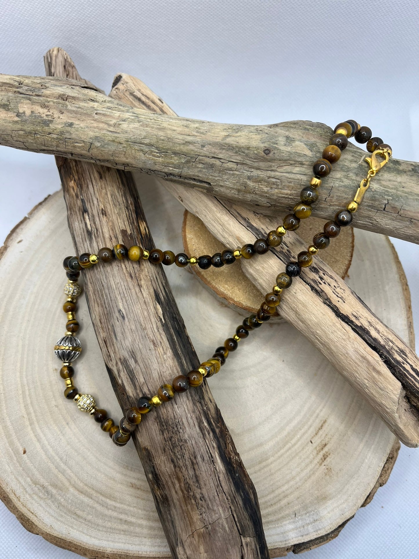 Collier en Pierre Naturelle Oeil de Tigre Ornés de perles fantaisies en acier inoxydables doré - Fait main