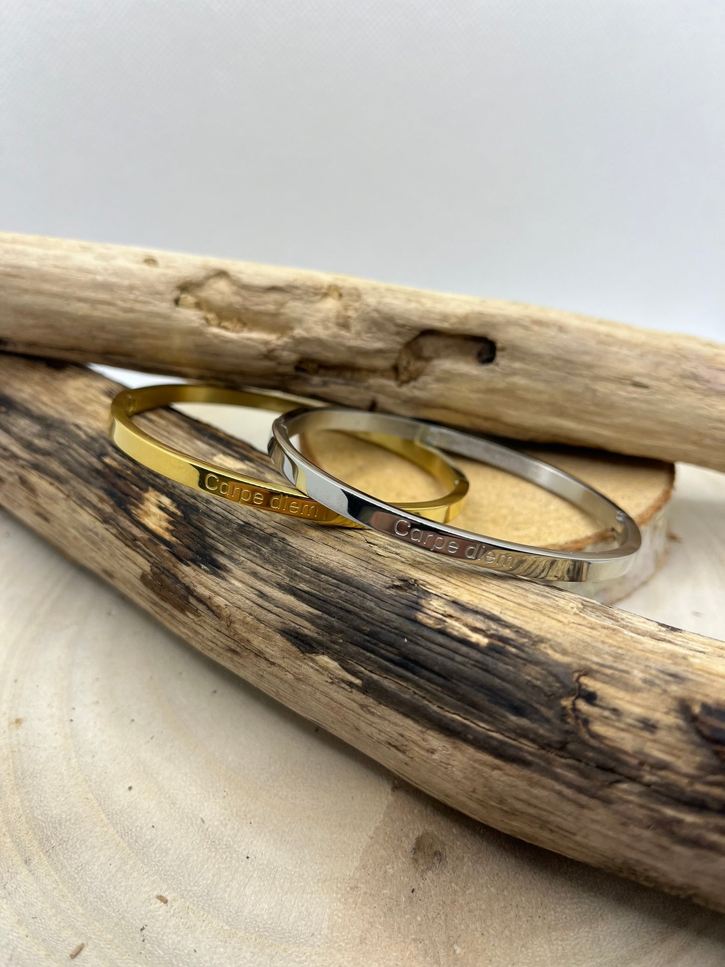 Bracelet Jonc à message ( Carpe diem ) - Acier inoxydable en doré et en argenté