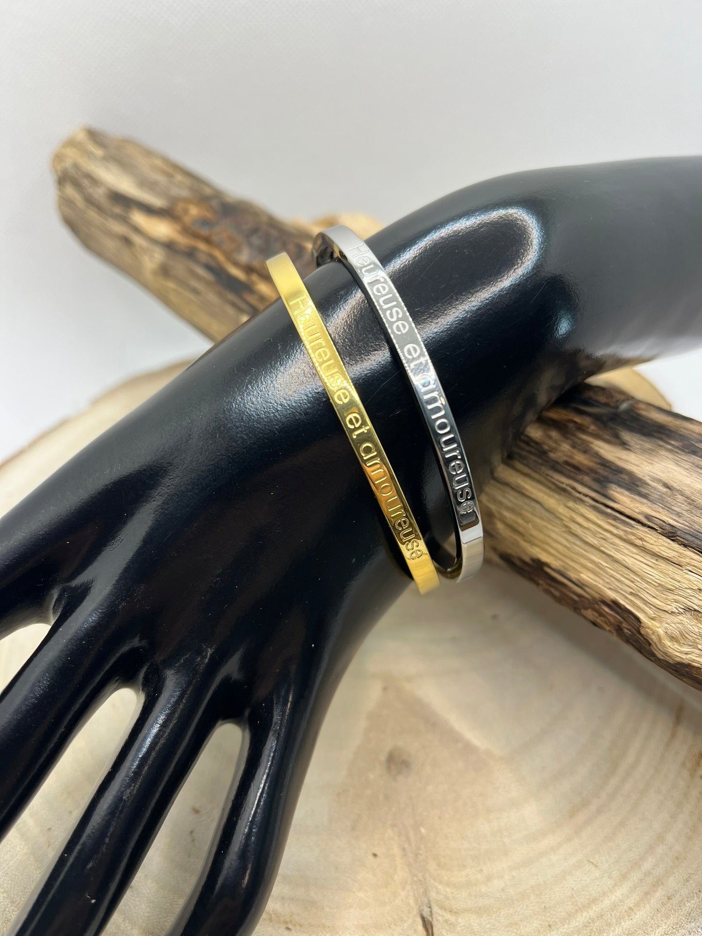 Bracelet Jonc à message ( Heureuse et Amoureuse ) - Acier inoxydable en doré ou en Argent