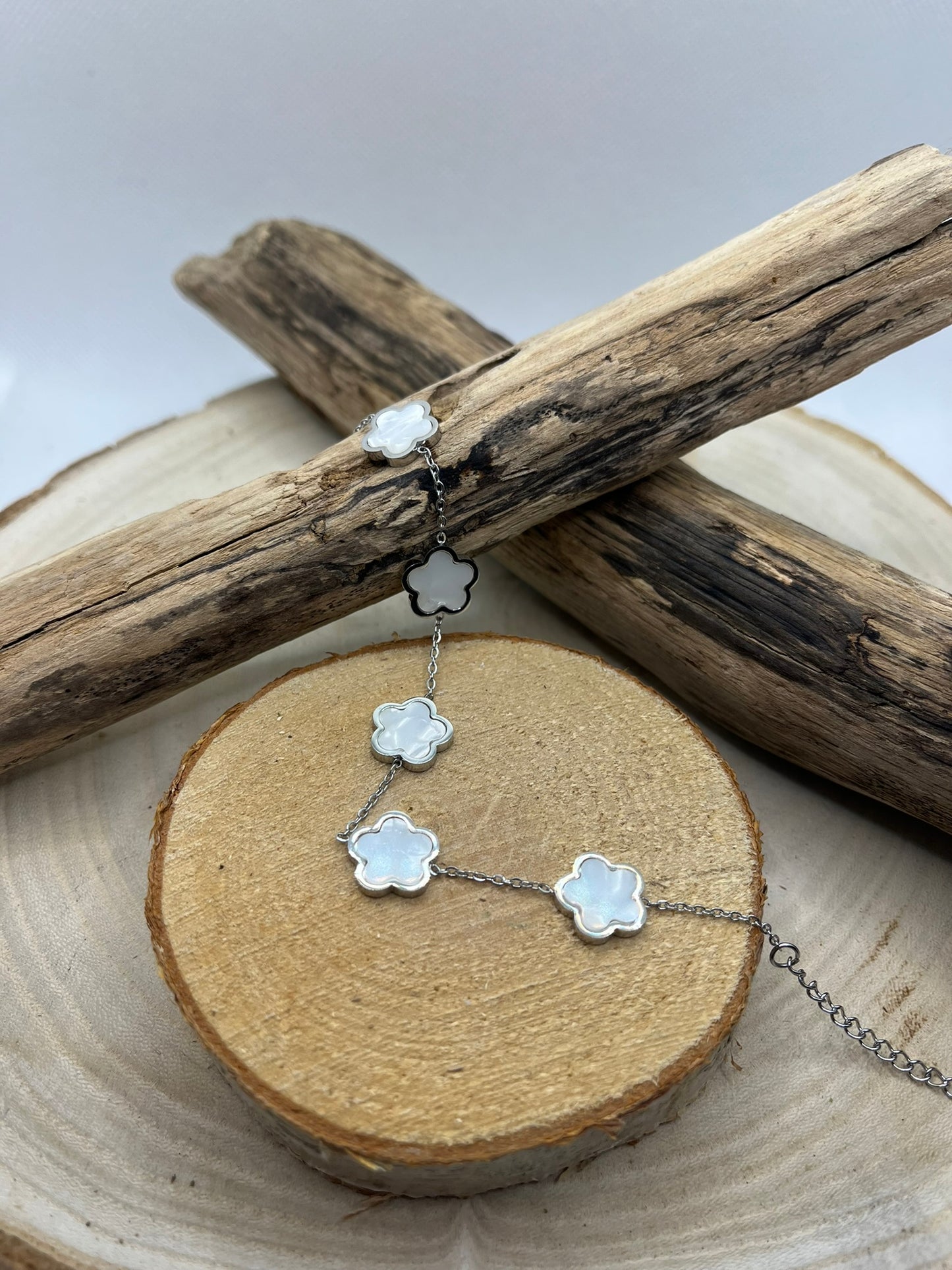 Bracelet chaine fine Petite fleur orné de nacre - Acier Inoxydable - Doré