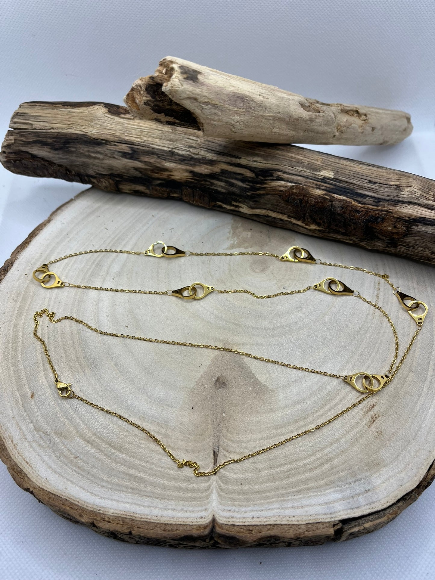 Collier Femme Chaine fine avec des anneaux croisés - Acier Inoxydable - Doré