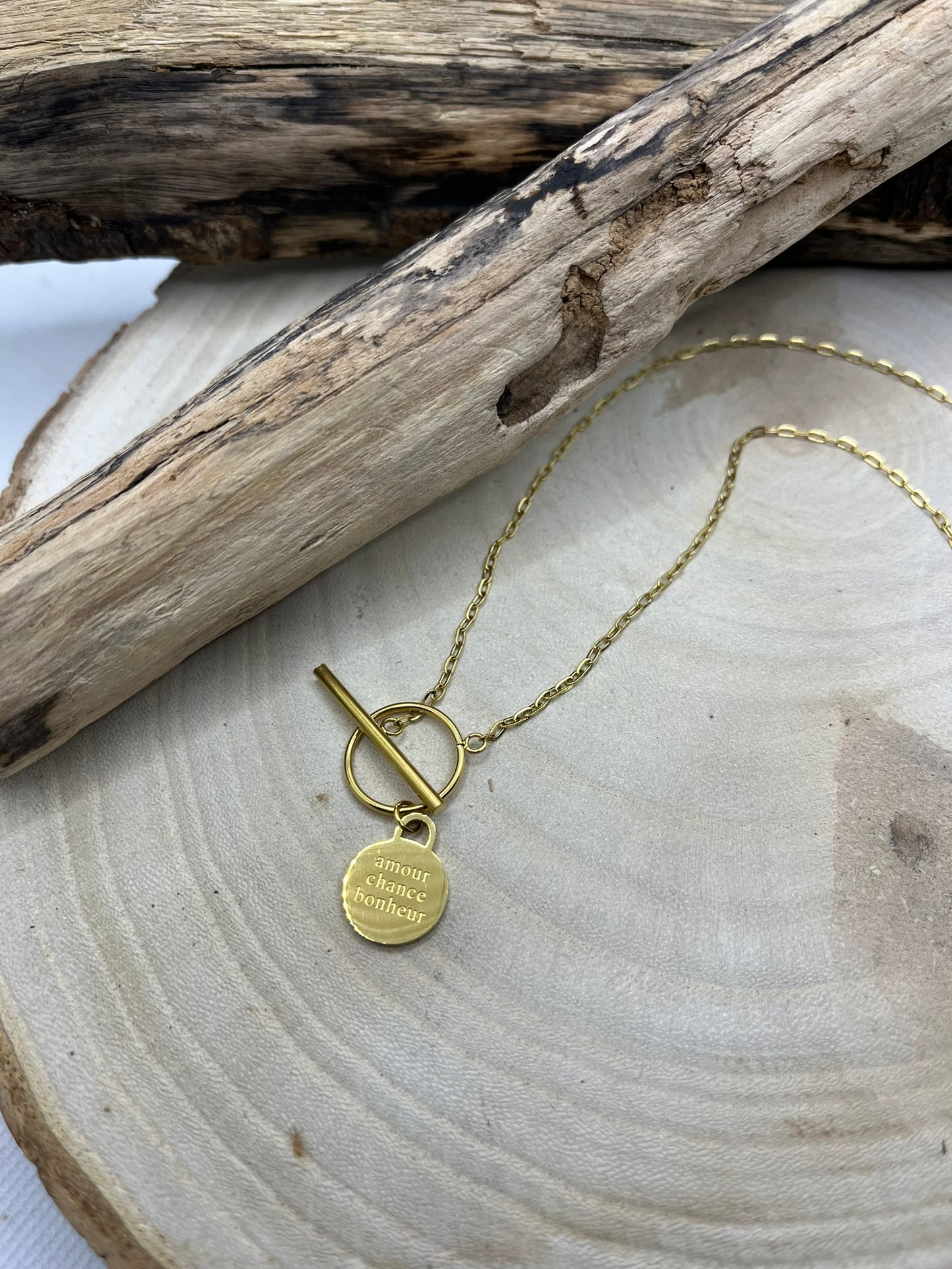 Collier Femme Chaine fine Chic et Mode avec Message gravé " amour, chance, bonheur" - Acier Inoxydable Doré