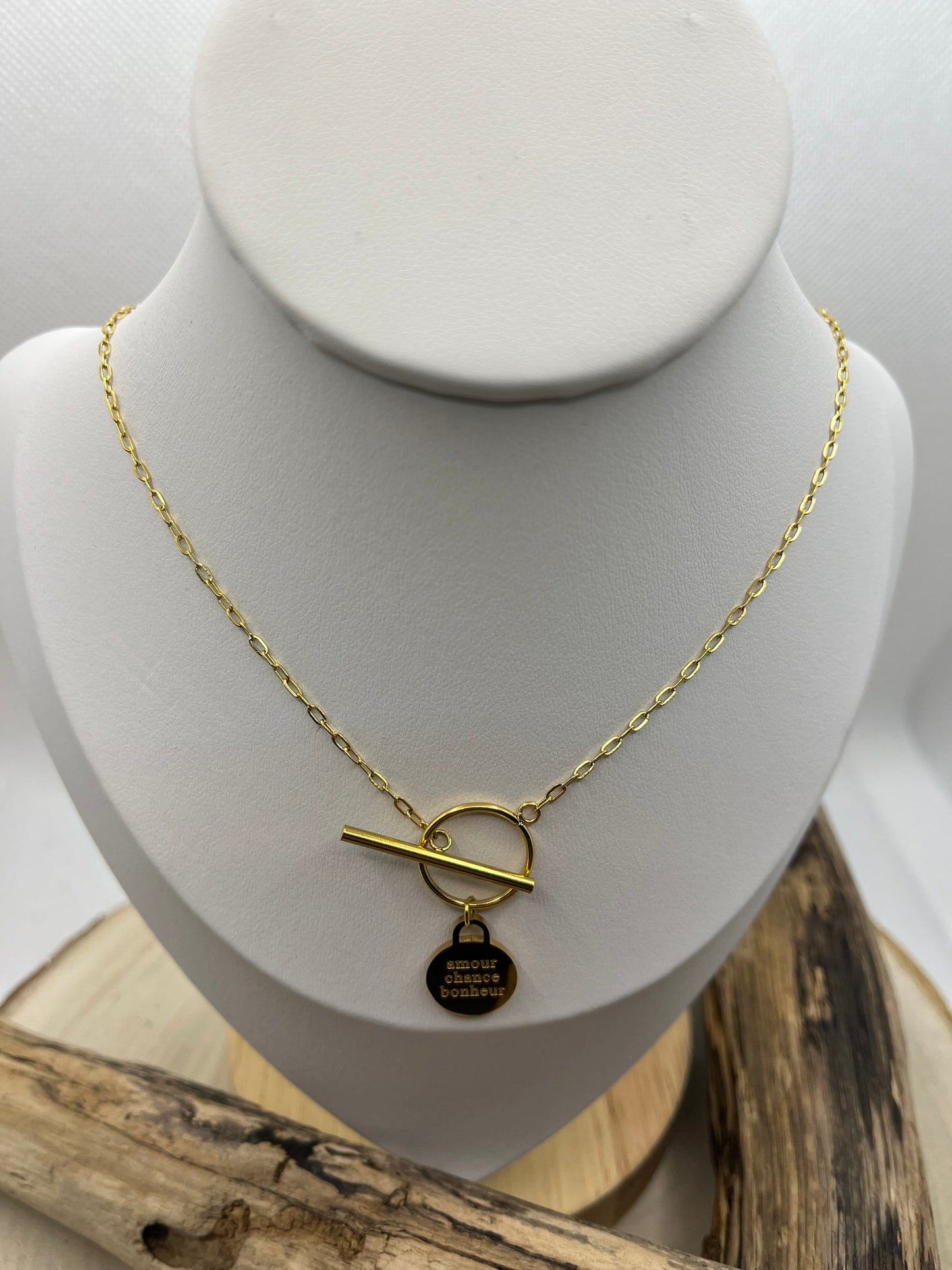 Collier Femme Chaine fine Chic et Mode avec Message gravé " amour, chance, bonheur" - Acier Inoxydable Doré