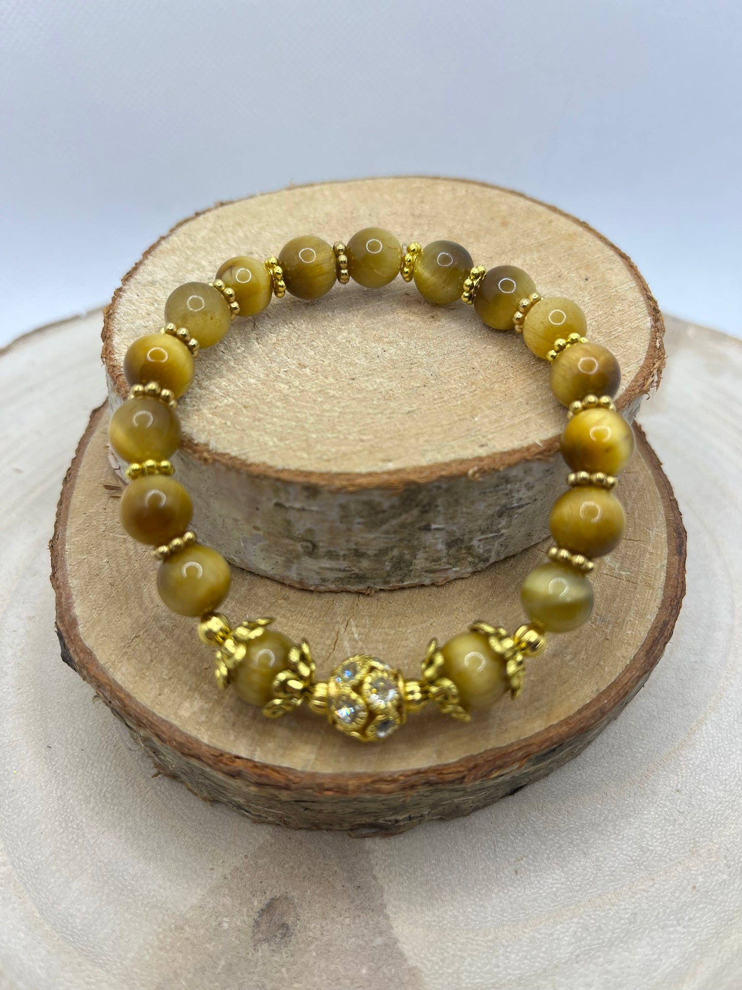 Bracelet Femme en Pierre Naturelle - Oeil de Chat marron clair Orné d'une perles doré - Fait main