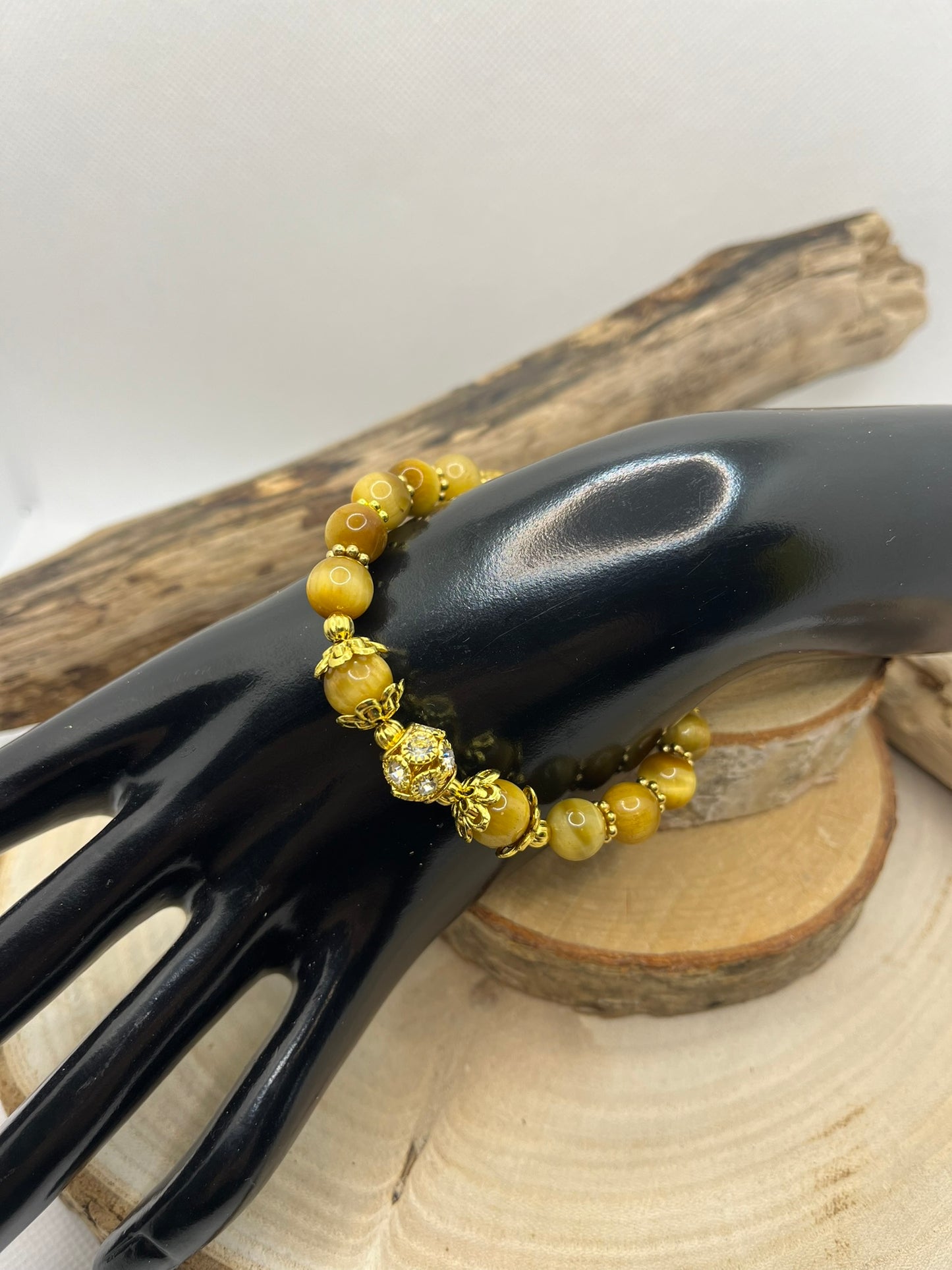 Bracelet Femme en Pierre Naturelle - Oeil de Chat marron clair Orné d'une perles doré - Fait main