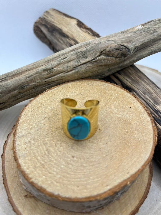 Bague Chic et large en Acier Inoxydable doré Orné d'une pierre Turquoise.
