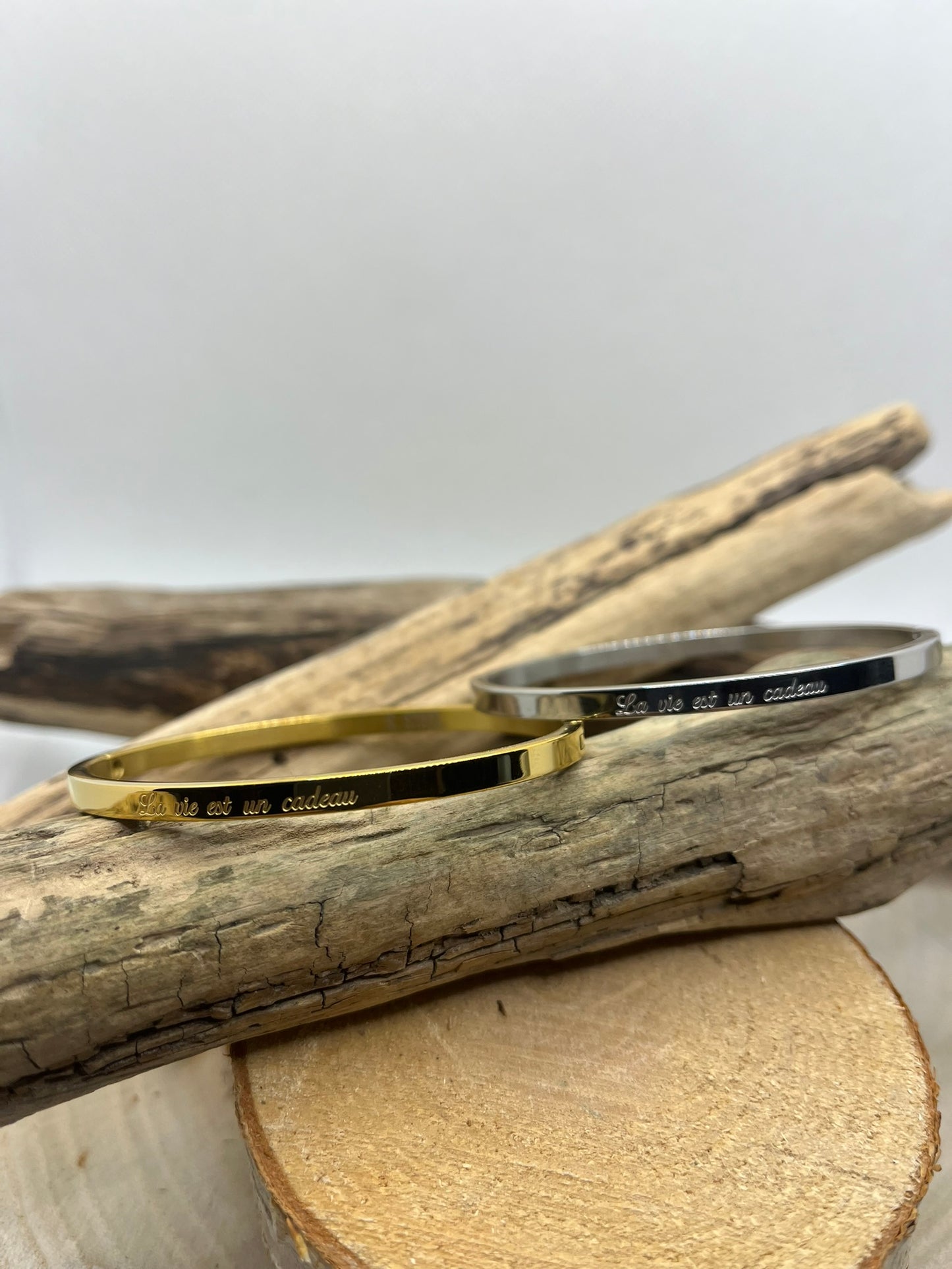 Bracelet Jonc à Message ( La vie est un cadeau ) - Acier Inoxydable Doré ou en Argenté
