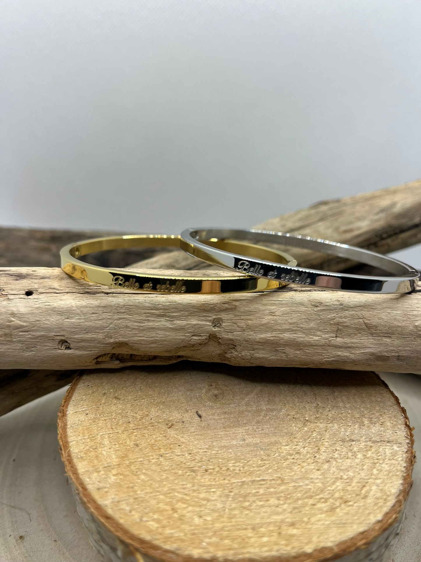 Bracelet Jonc Message personnalisé (Belle et rebelle) - Acier Inoxydable Doré ou en Argenté