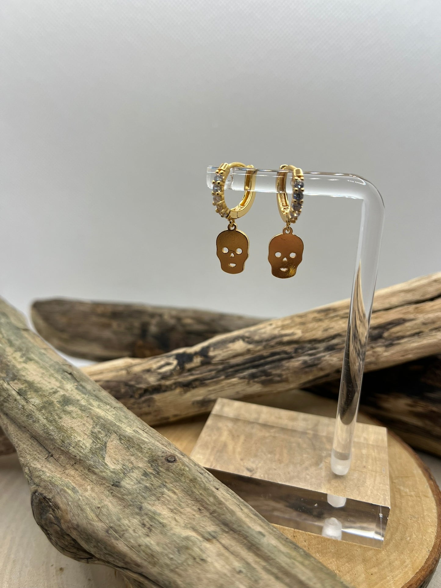 Boucles d'oreilles créole Ornée de strass - Acier inoxydalbe - avec un pendentif tête de mort
