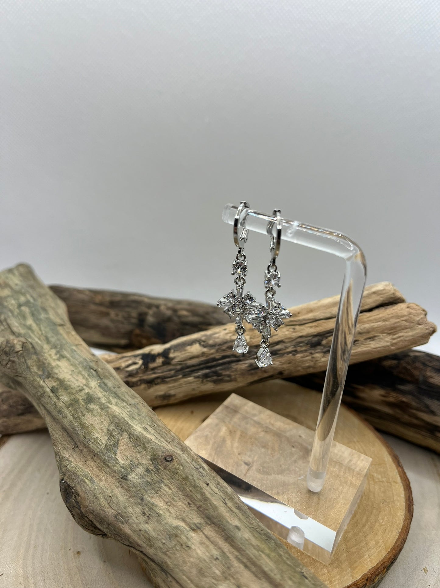 Boucles d'oreilles créoles - Avec un délicat pendentif ornée de strass brillant - Acier inoxydable