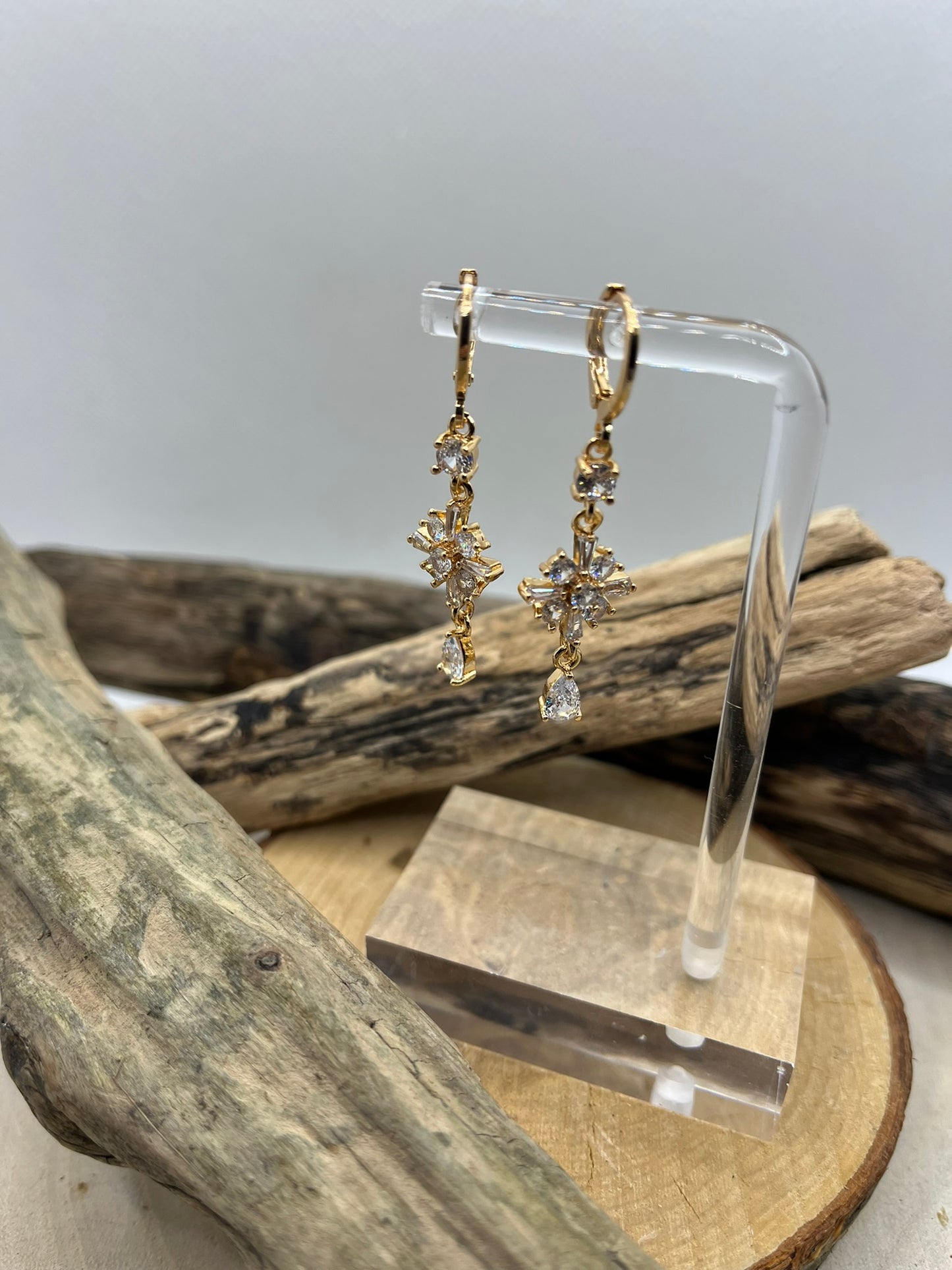Boucles d'oreilles créoles - Avec un délicat pendentif ornée de strass brillant - Acier inoxydable