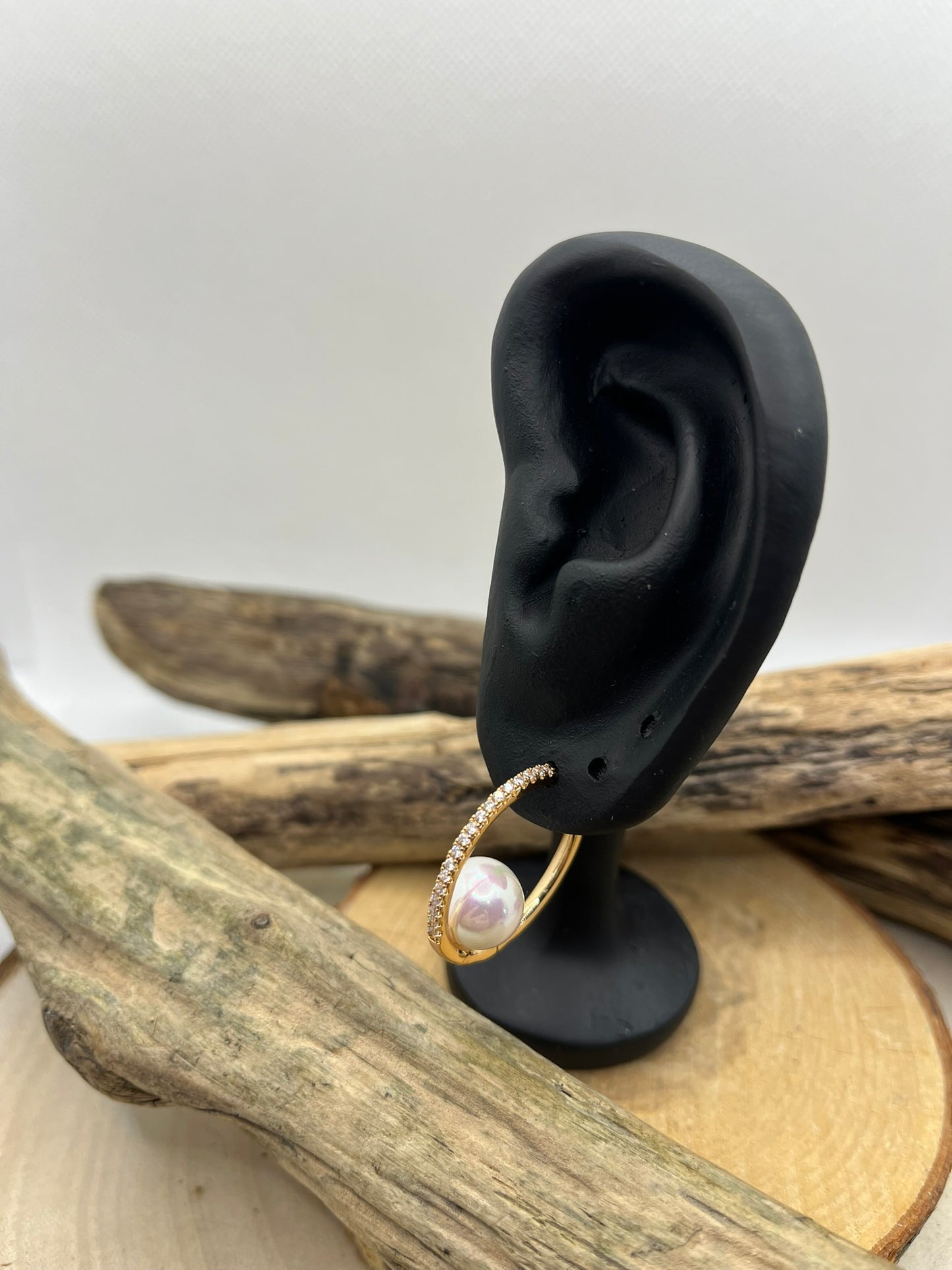 Boucles d'oreilles créoles ornés de strass et d'une perle nacre - Acier inoxydable doré