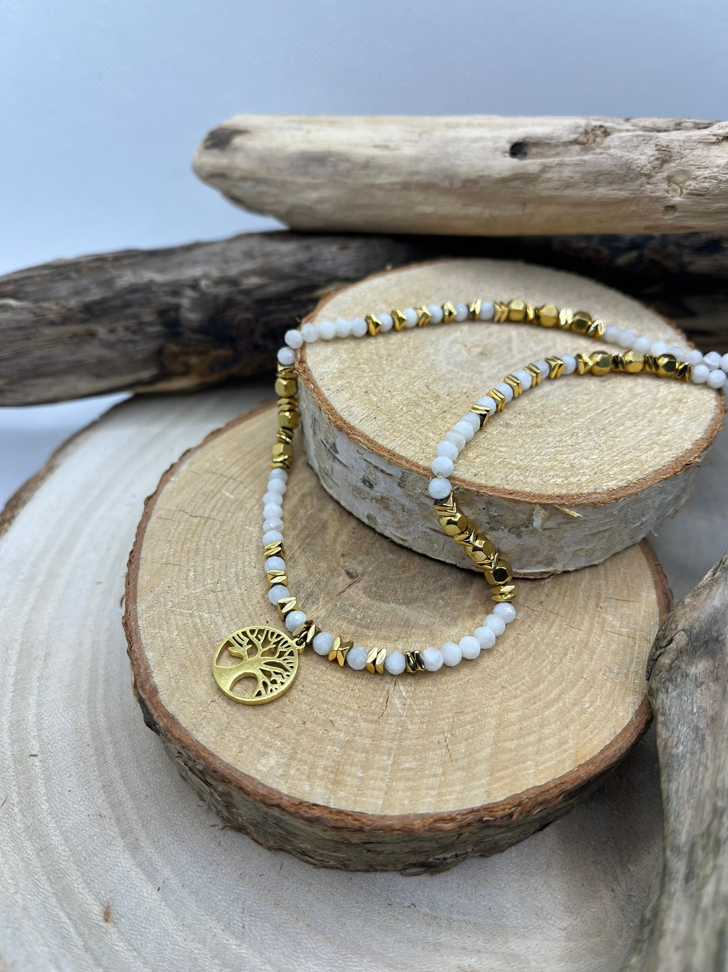 Collier en Pierres Naturelles Pierre de lune et perles en Acier inoxydable doré Orné d'un Pendentif Arbre de Vie