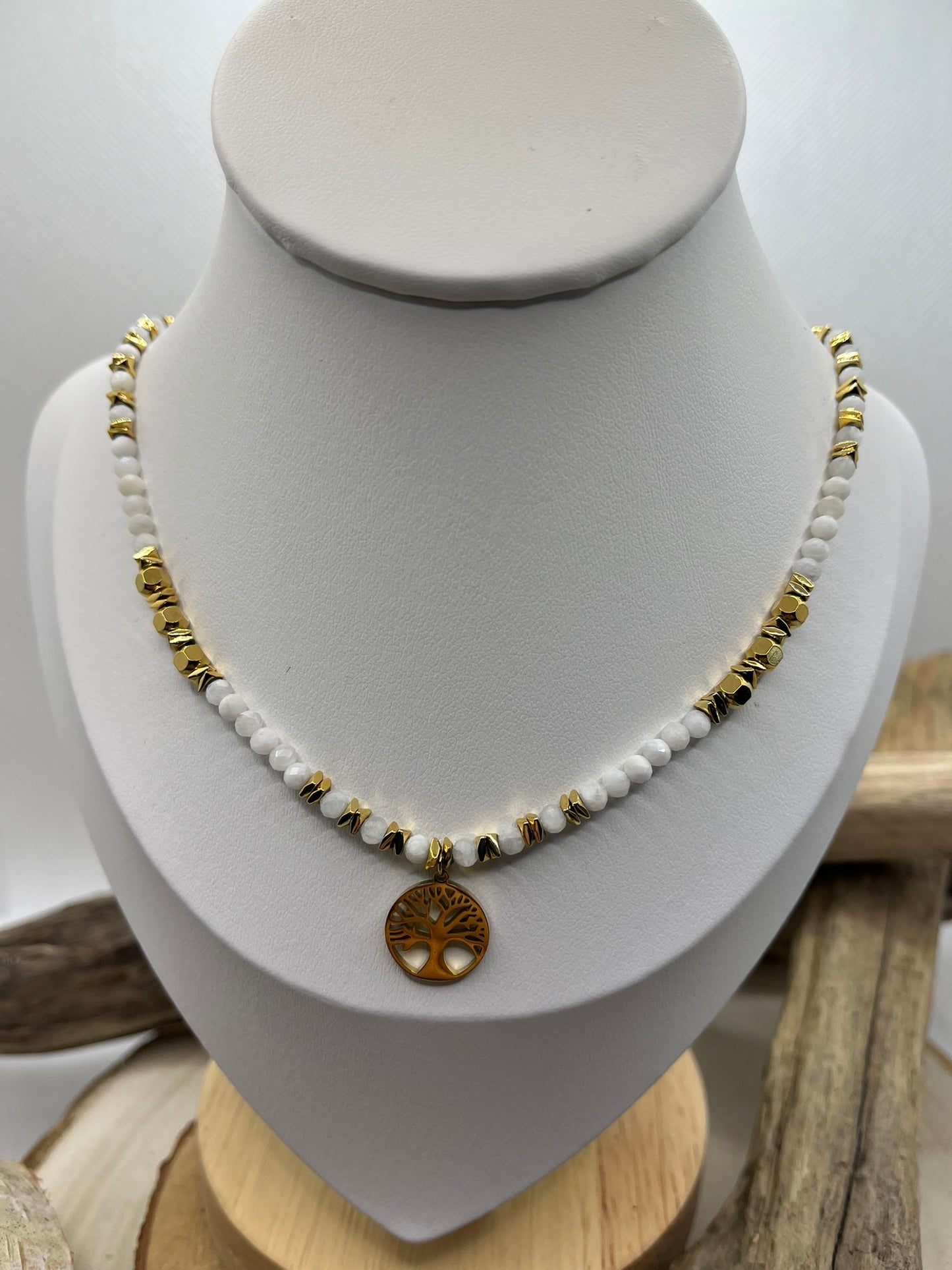 Collier en Pierres Naturelles Pierre de lune et perles en Acier inoxydable doré Orné d'un Pendentif Arbre de Vie