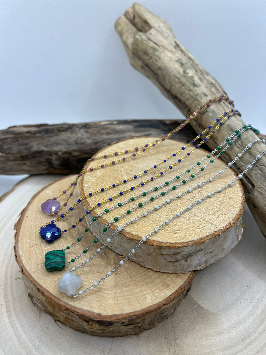 Collier chaine fine en Acier inoxydable Doré ou en Argenté Orné de Pierres Naturelles