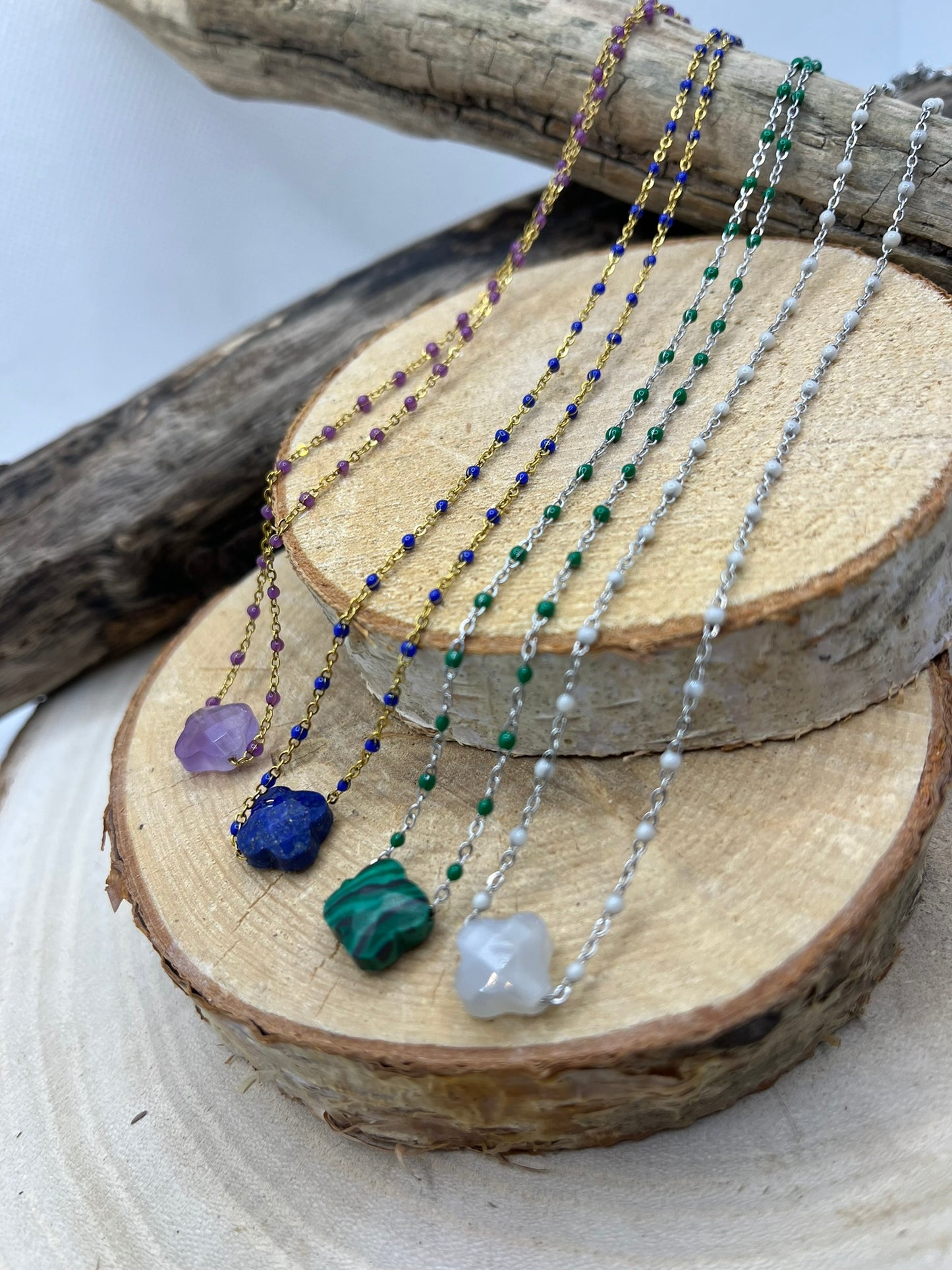 Collier chaine fine en Acier inoxydable Doré ou en Argenté Orné de Pierres Naturelles