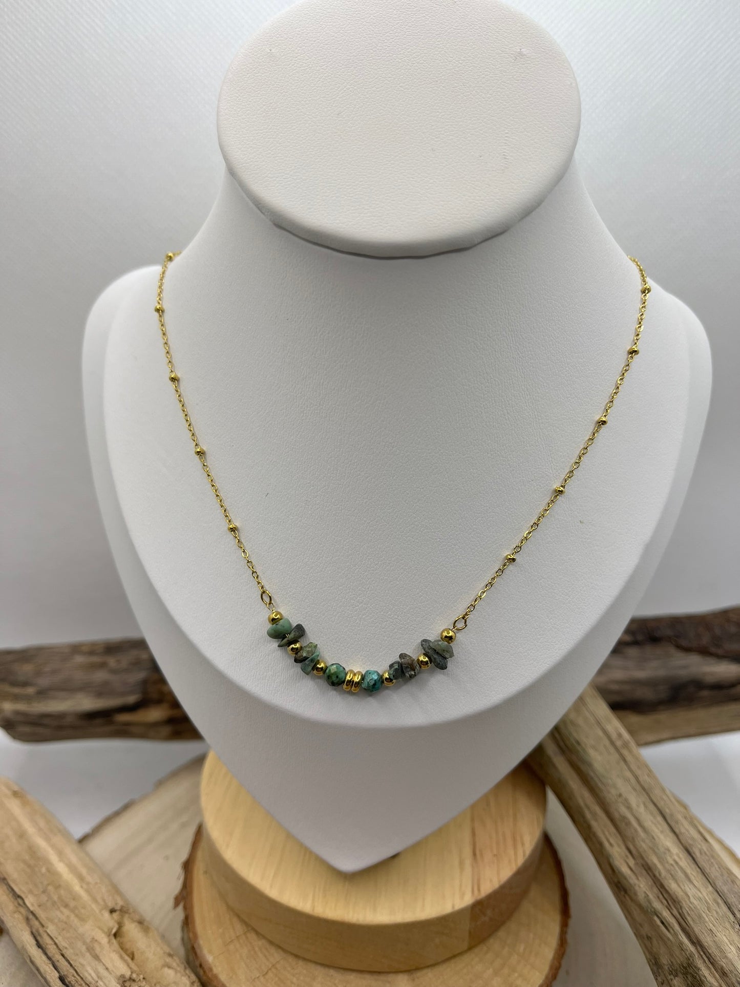 Collier chaine fine en Acier Inoxydable Doré Orné de Pierres Naturelles Turquoise Afrique