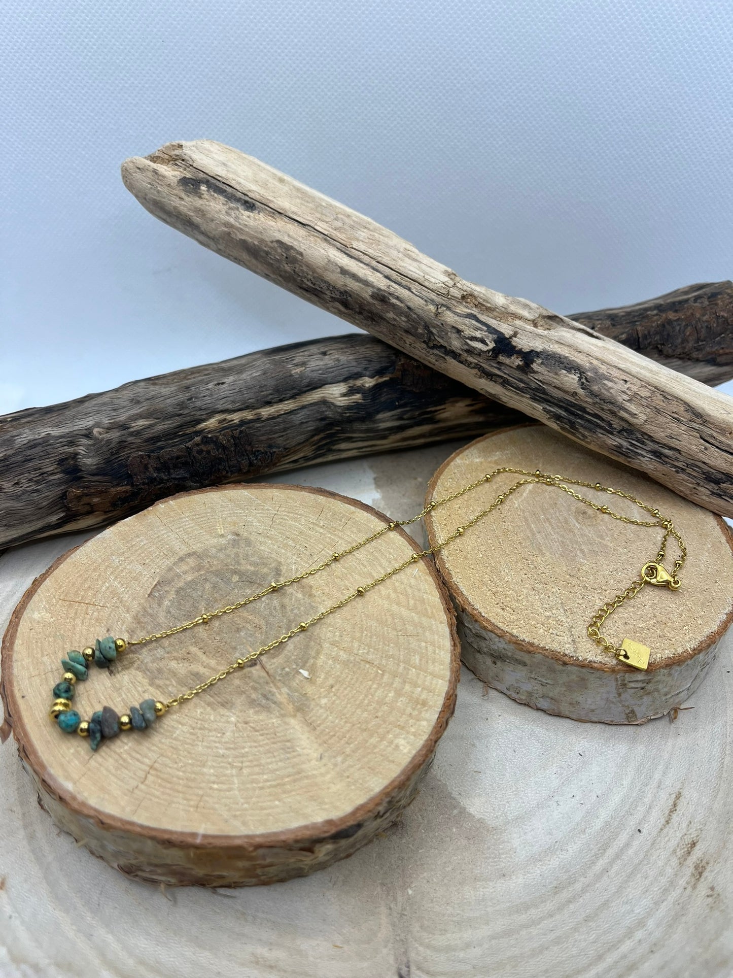 Collier chaine fine en Acier Inoxydable Doré Orné de Pierres Naturelles Turquoise Afrique